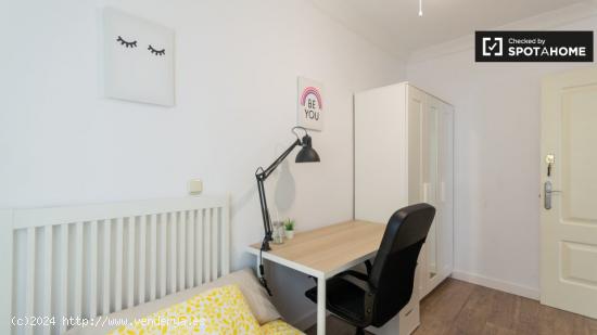 Habitación luminosa en alquiler en apartamento de 3 dormitorios en Puerta del Ángel - MADRID