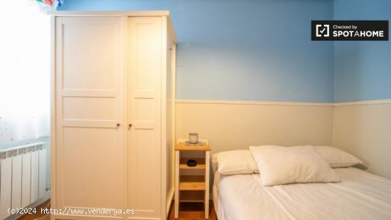 Encantadora habitación con cama matrimonial en alquiler en Chueca. - MADRID