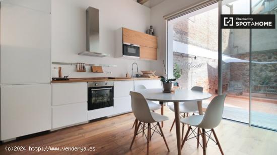 Impresionante estudio con terraza en alquiler cerca de la Sagrada Familia en el centro del Eixample 