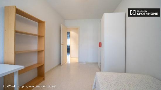 Habitación luminosa para alquilar en un apartamento de 3 dormitorios en Vicálvaro asequible - MADR