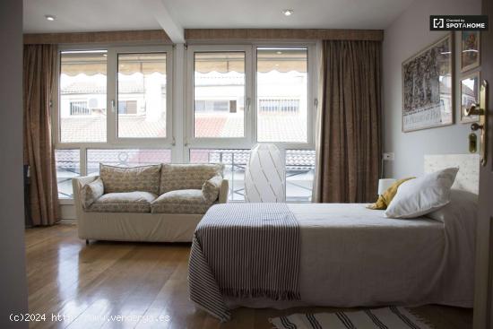 Habitación de lujo en apartamento de 5 dormitorios en Chueca, Madrid - MADRID