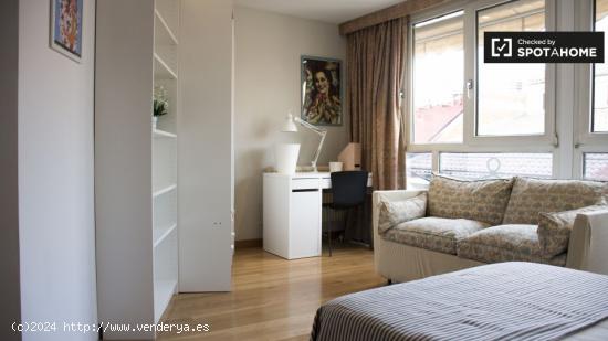 Habitación de lujo en apartamento de 5 dormitorios en Chueca, Madrid - MADRID