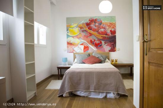 Habitación doble en apartamento de 5 dormitorios en Chueca, Madrid - MADRID