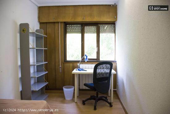 Habitación luminosa en apartamento de 7 dormitorios en Valverde - MADRID