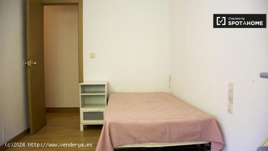 Habitación luminosa en apartamento de 7 dormitorios en Valverde - MADRID