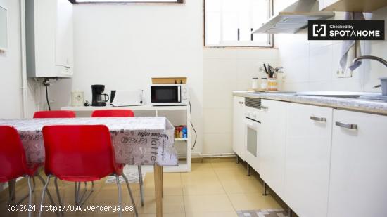 Acogedora habitación en apartamento de 7 dormitorios en Valverde - MADRID