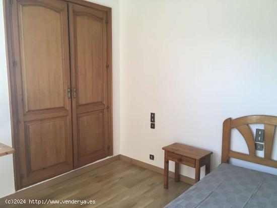  Habitación amueblada en apartamento de 7 dormitorios en Valverde - MADRID 