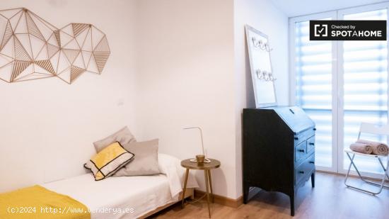 Acogedora habitación en alquiler en apartamento de 3 dormitorios en Retiro - MADRID