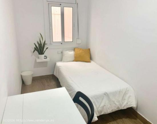 Acogedora habitación en alquiler en apartamento de 4 dormitorios, L'Hospitalet de Llobregat - BARCE