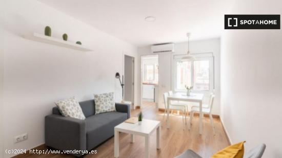 Acogedora habitación en alquiler en apartamento de 4 dormitorios, L'Hospitalet de Llobregat - BARCE