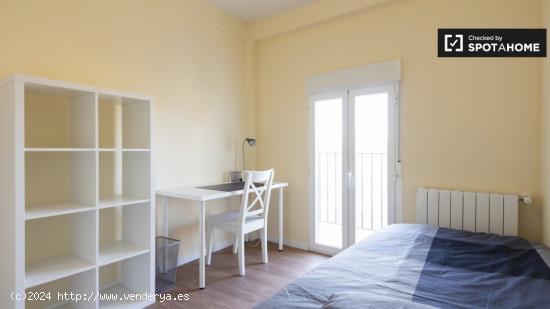 Amplia habitación en apartamento de 3 dormitorios en Carabanchel - MADRID