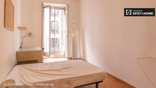 Bonita habitación en alquiler en apartamento de 4 dormitorios en Centro - MADRID