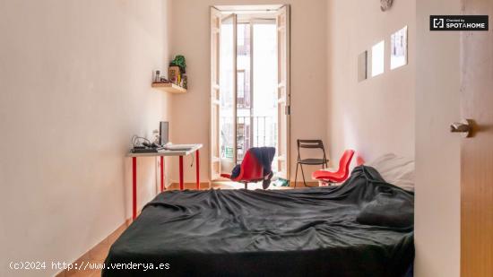  Acogedora habitación en alquiler en apartamento de 4 dormitorios en Centro - MADRID 