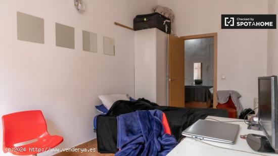 Acogedora habitación en alquiler en apartamento de 4 dormitorios en Centro - MADRID