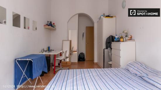 Habitación doble en apartamento de 4 dormitorios en Centro, Madrid - MADRID