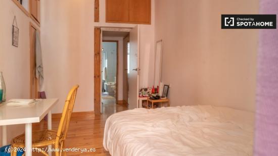 Bonita habitación en alquiler en apartamento de 7 dormitorios en Malasaña - MADRID