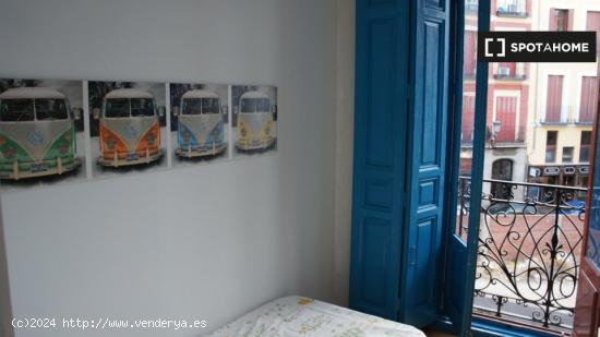 Bonita habitación en alquiler en un apartamento de 7 dormitorios en el Centro - MADRID