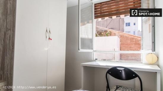 Acogedora habitación en un apartamento de 4 dormitorios en Poblats Marítims - VALENCIA