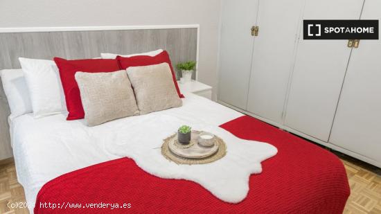 Preciosa habitación con cama doble en alquiler en Delicias - MADRID