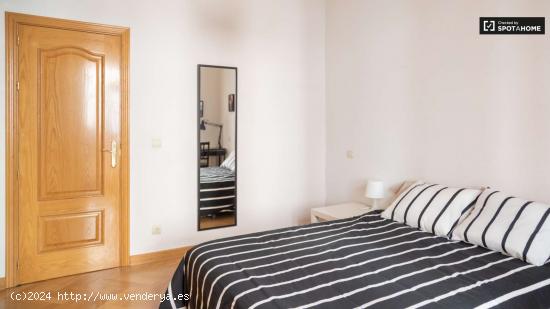 Preciosa habitación con cama doble en alquiler en La Latina - MADRID