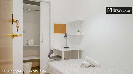 Acogedora habitación en alquiler en apartamento de 6 dormitorios en Burjassot - VALENCIA