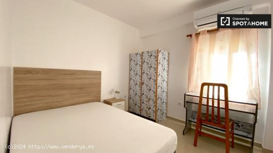 Se alquila habitación grande en apartamento de 4 dormitorios, Campanar, Valencia - VALENCIA