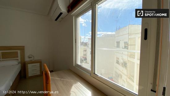 Se alquila habitación grande en apartamento de 4 dormitorios, Campanar, Valencia - VALENCIA