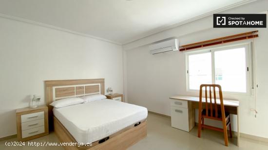 Se alquila habitación grande en apartamento de 4 dormitorios, Campanar, Valencia - VALENCIA