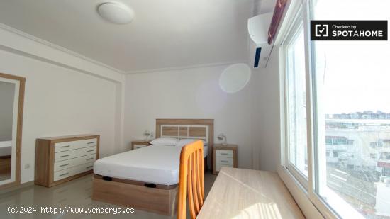 Se alquila habitación grande en apartamento de 4 dormitorios, Campanar, Valencia - VALENCIA