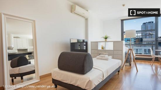 Hermoso apartamento tipo estudio con balcón en alquiler en Sanchinarro - MADRID