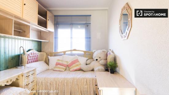 Se alquila habitación en apartamento de 2 dormitorios en San Isidro - MADRID