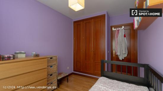 Se alquila habitación en apartamento de 3 dormitorios en Vicálvaro, Madrid - MADRID