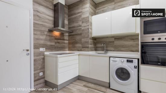 Apartamento moderno de 1 dormitorio en alquiler cerca del metro en el Eixample central - VALENCIA