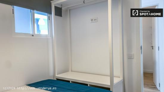 Acogedora habitación en apartamento de 5 dormitorios, Hospitalet de Llobregat - BARCELONA