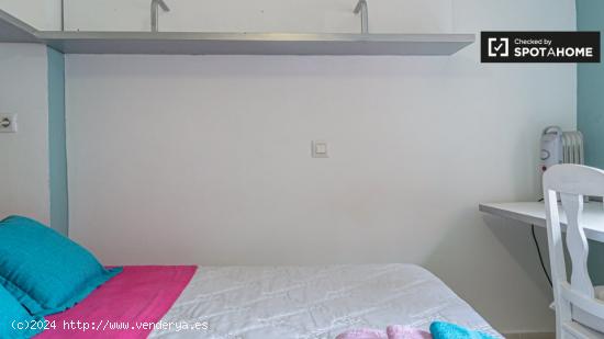 Habitación luminosa en alquiler en apartamento de 4 dormitorios en Camins al Grau - VALENCIA