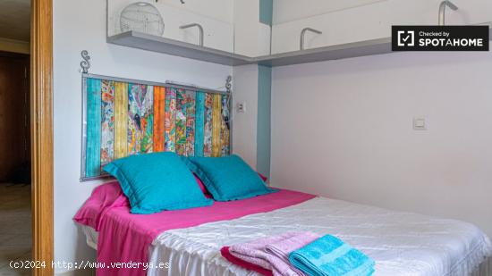 Habitación luminosa en alquiler en apartamento de 4 dormitorios en Camins al Grau - VALENCIA