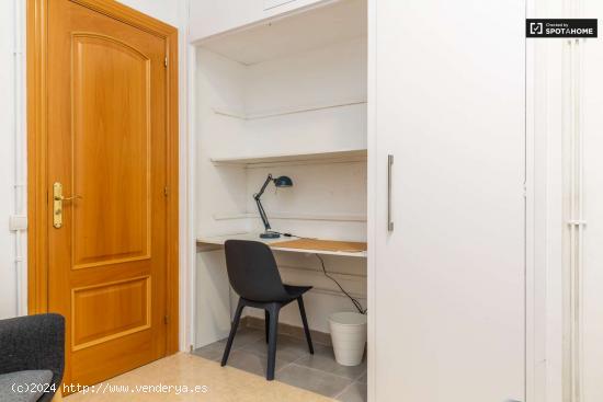 Acogedora habitación en alquiler en apartamento de 5 dormitorios ideal para estudiantes en Poblenou