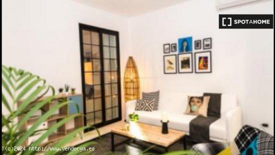 Elegante apartamento de 2 dormitorios en alquiler en Lavapiés - MADRID