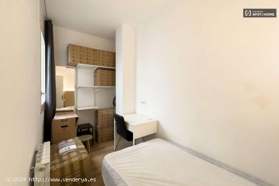 Preciosa habitación en alquiler en apartamento de 4 dormitorios en L'Esquerra de l'Eixample - BARCE