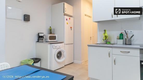 Habitaciones en apartamento de 3 dormitorios en Chamberí - MADRID