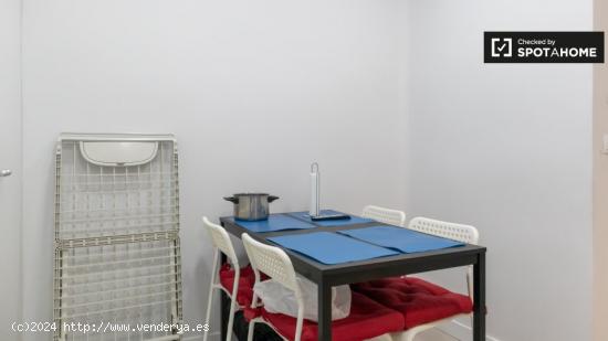 Habitaciones en apartamento de 3 dormitorios en Chamberí - MADRID