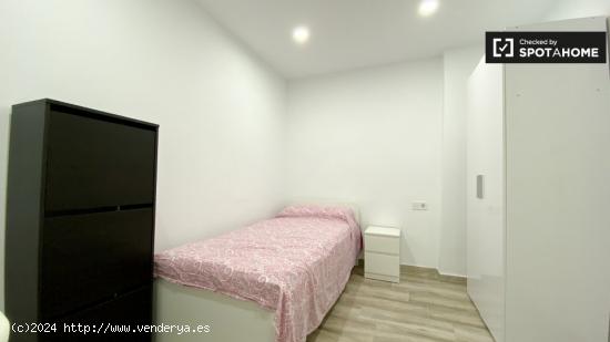 Se alquila habitación en apartamento de 3 dormitorios en L'Olivereta - VALENCIA