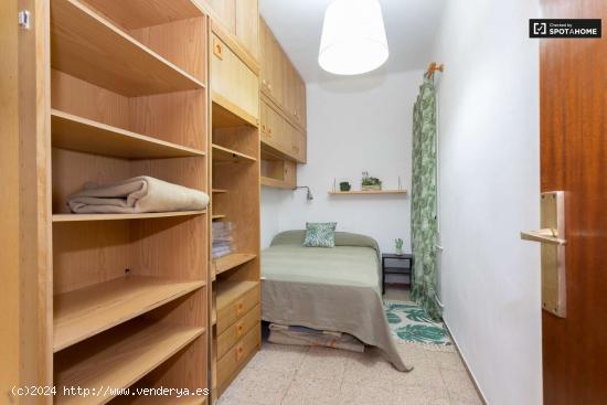 Acogedora habitación con cama doble en alquiler en Gràcia - BARCELONA