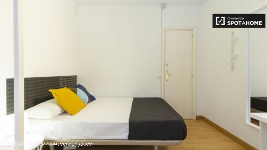 Habitación soleada con cama doble en alquiler en Chamartín - MADRID