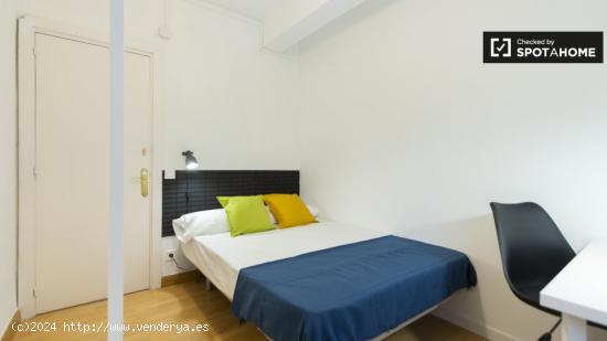 Cómoda habitación con cama doble en alquiler en Chamartín - MADRID