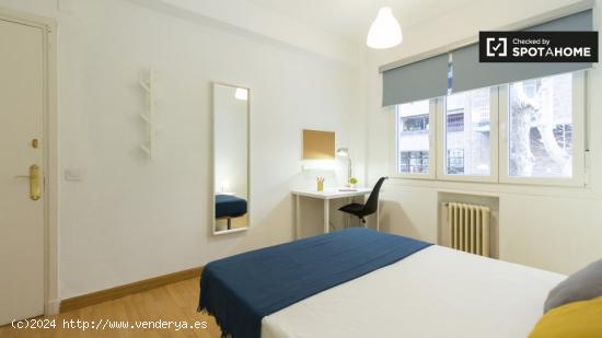 Moderna habitación con cama doble en alquiler en Chamartín - MADRID