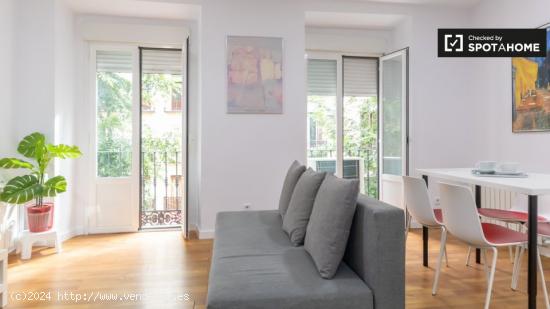 Elegante apartamento de 2 dormitorios con balcón en alquiler en diversos Lavapiés - MADRID