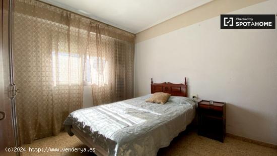 Acogedora habitación en alquiler en apartamento de 3 dormitorios, Rascanya, Valencia - VALENCIA