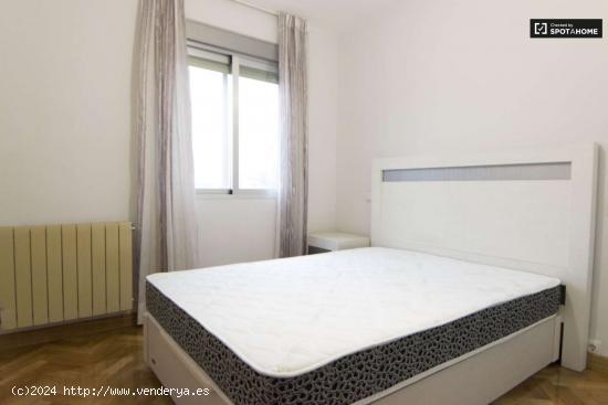 habitación en piso de 3 dormitorios en Hortaleza, Madrid - MADRID