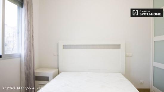 habitación en piso de 3 dormitorios en Hortaleza, Madrid - MADRID